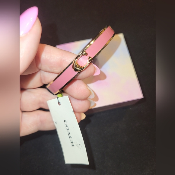 BRAND NEW COACH signature statement bracelet in PINK 🩷❤️💜 - Picture 5 of 8
